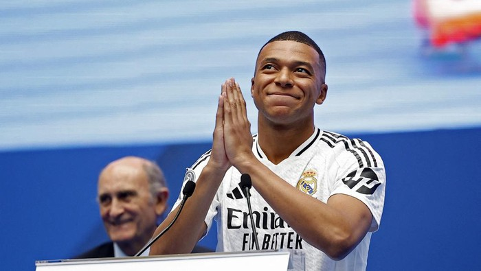 Kylian Mbappe tidak ikut tur pramusim Real Madrid ke AS (REUTERS/Juan Medina)